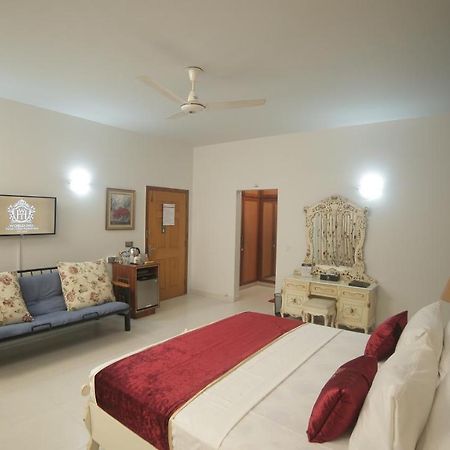 Bed and Breakfast Four Squares Karatschi Exterior foto