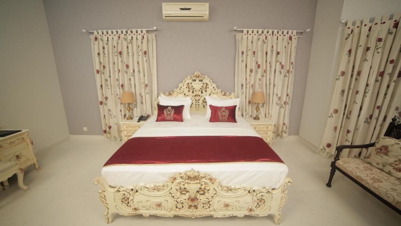 Bed and Breakfast Four Squares Karatschi Exterior foto