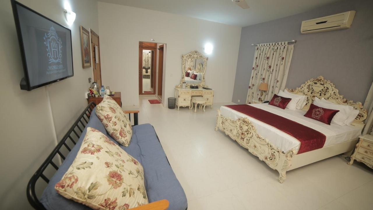 Bed and Breakfast Four Squares Karatschi Exterior foto