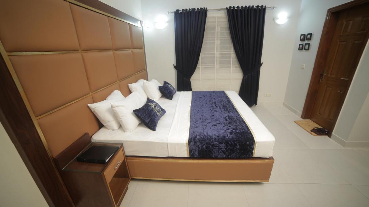 Bed and Breakfast Four Squares Karatschi Exterior foto