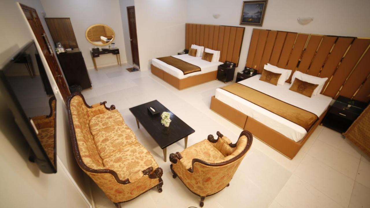 Bed and Breakfast Four Squares Karatschi Exterior foto