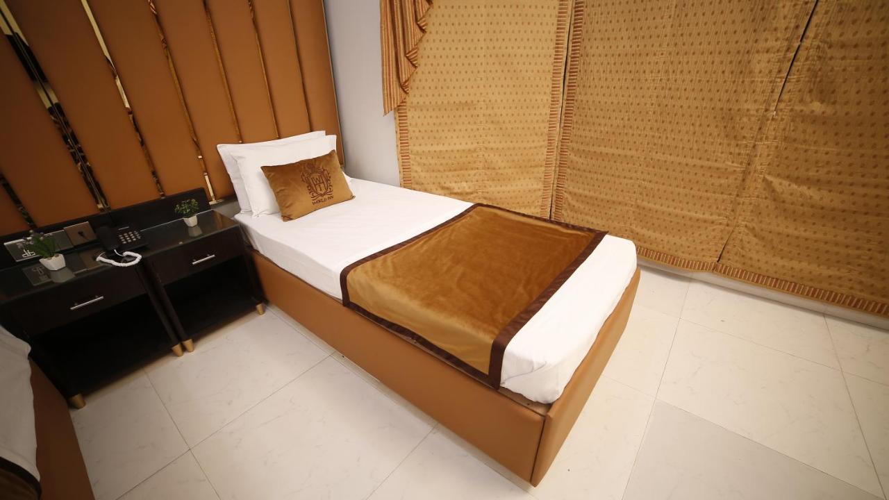 Bed and Breakfast Four Squares Karatschi Exterior foto