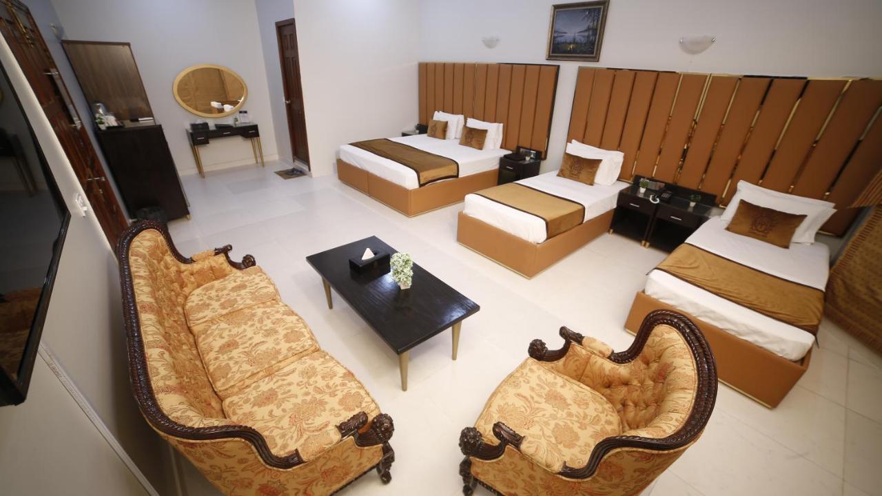 Bed and Breakfast Four Squares Karatschi Exterior foto
