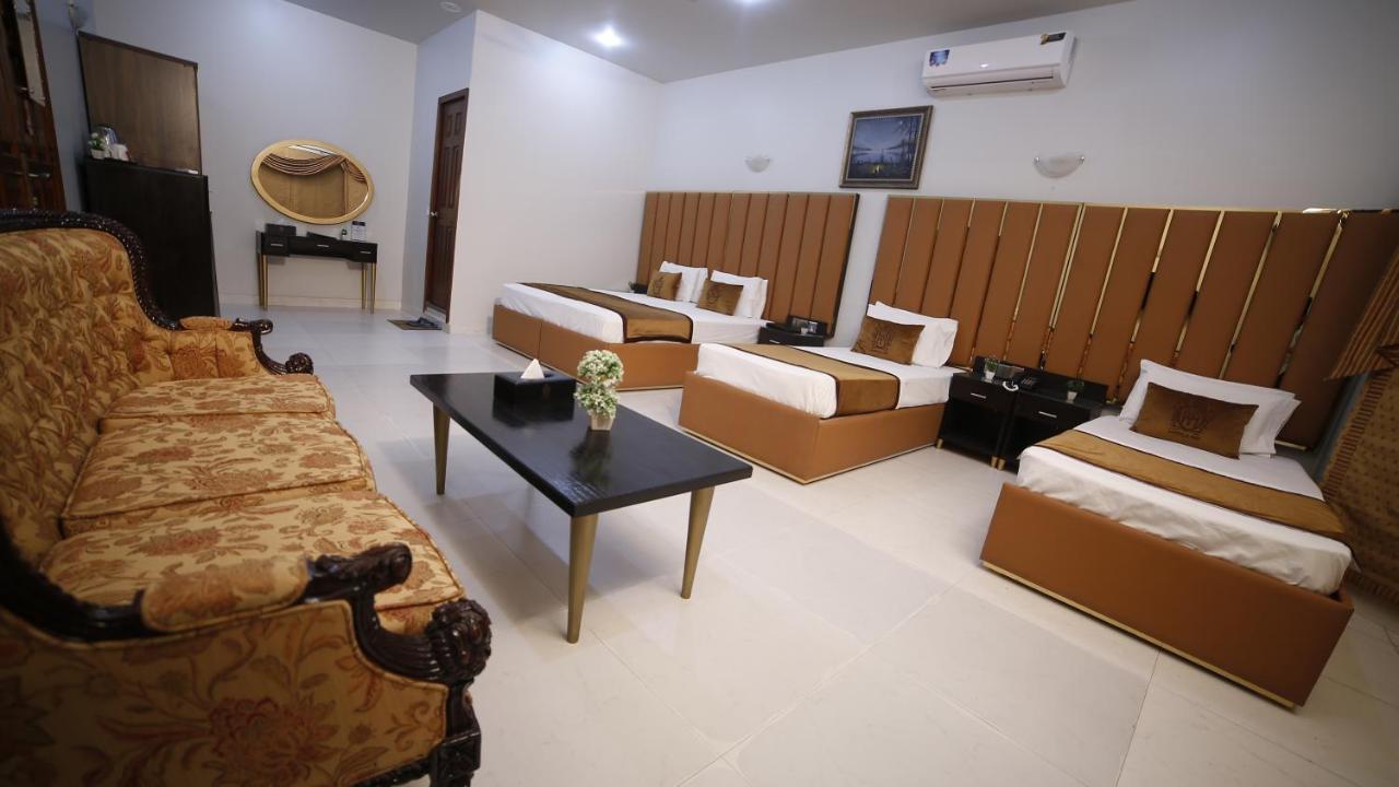 Bed and Breakfast Four Squares Karatschi Exterior foto