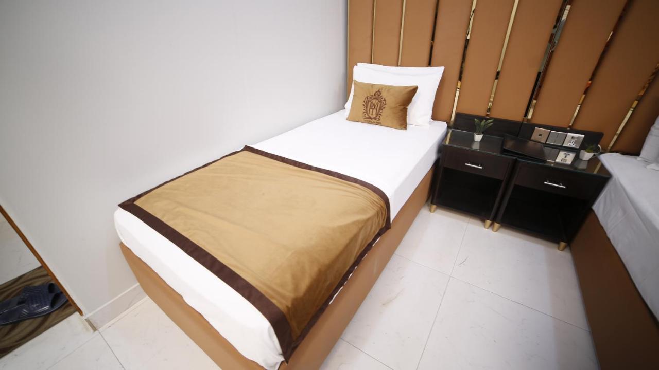 Bed and Breakfast Four Squares Karatschi Exterior foto