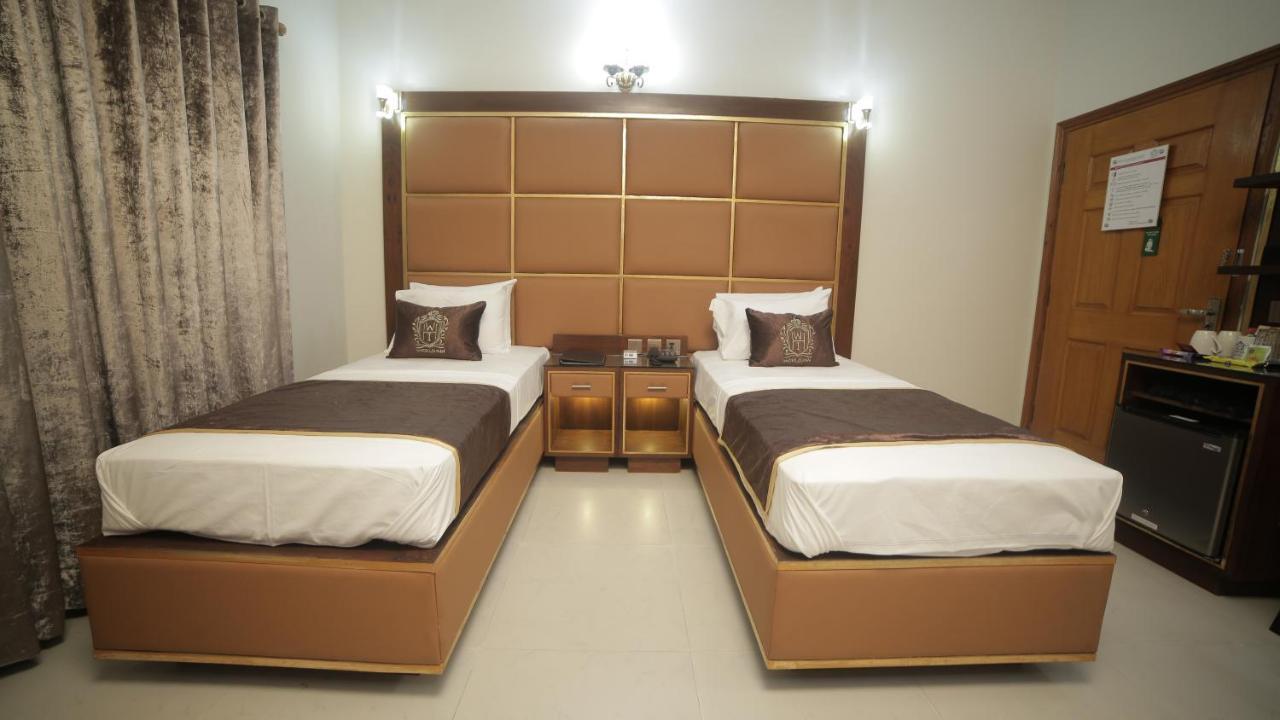 Bed and Breakfast Four Squares Karatschi Exterior foto