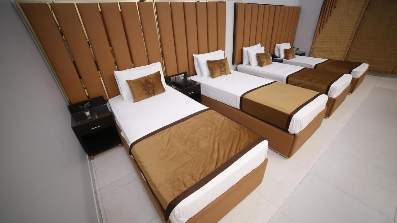 Bed and Breakfast Four Squares Karatschi Exterior foto