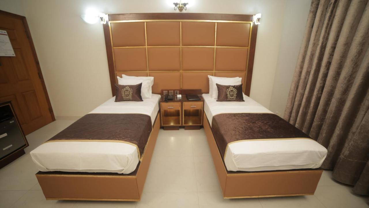 Bed and Breakfast Four Squares Karatschi Exterior foto