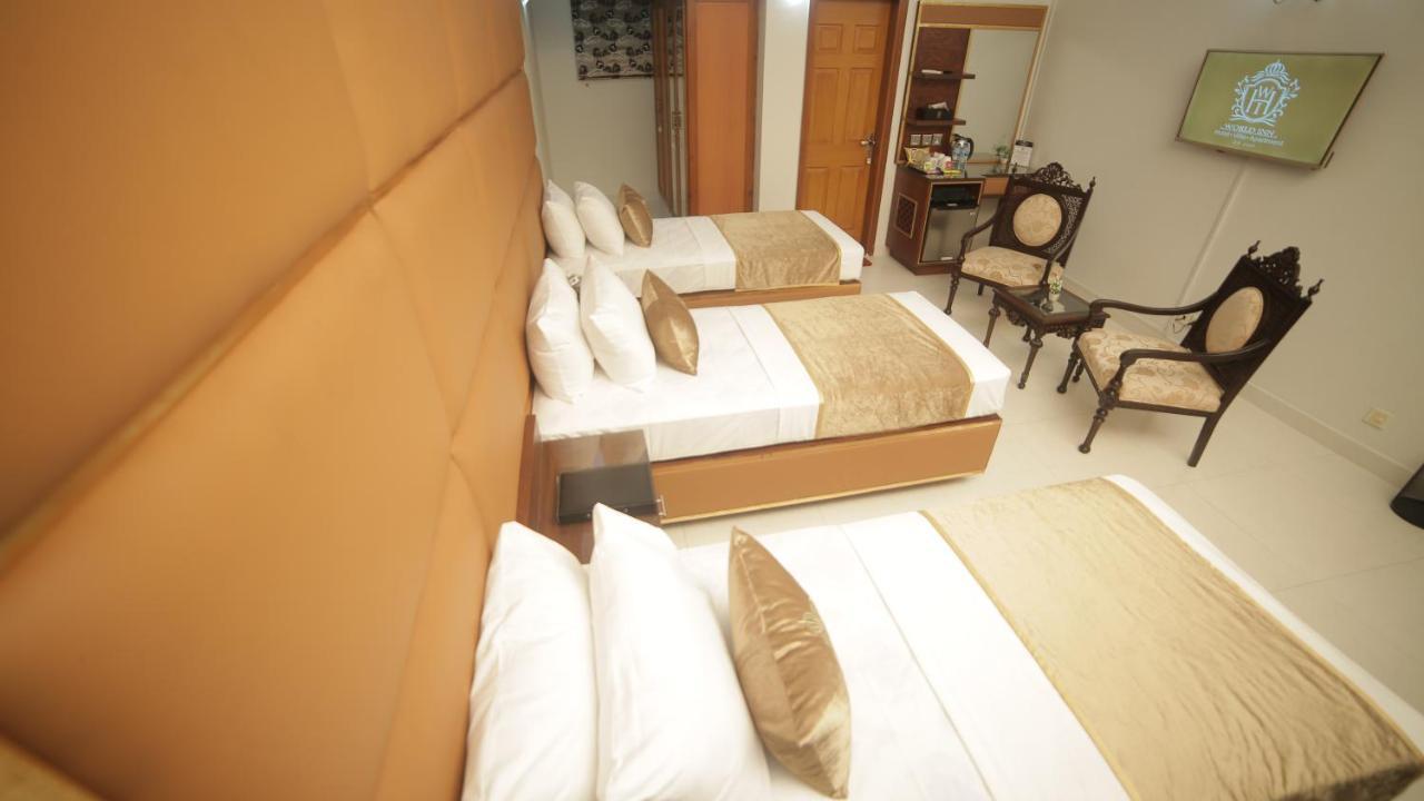 Bed and Breakfast Four Squares Karatschi Exterior foto