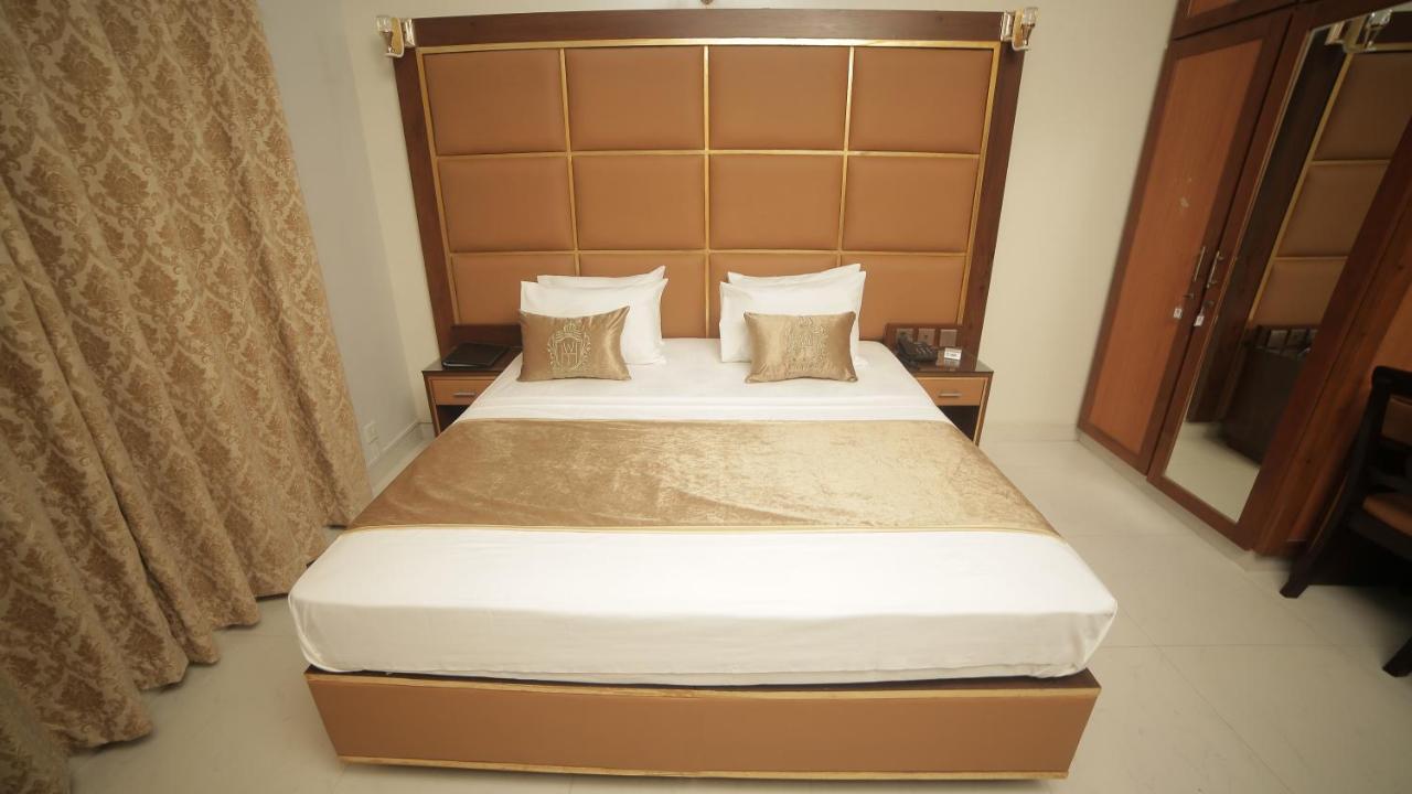 Bed and Breakfast Four Squares Karatschi Exterior foto